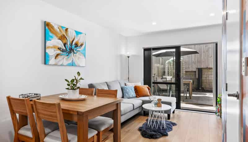 4/6 South Pacific Place, Henderson