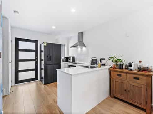 4/6 South Pacific Place, Henderson