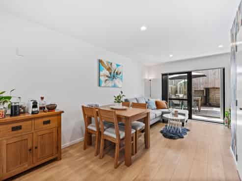 4/6 South Pacific Place, Henderson