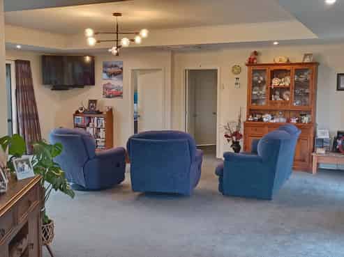 341 Airedale Road, Weston