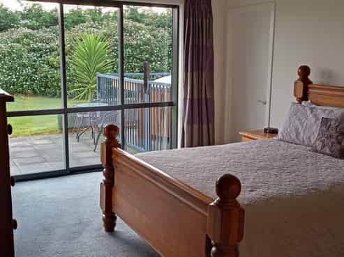 341 Airedale Road, Weston