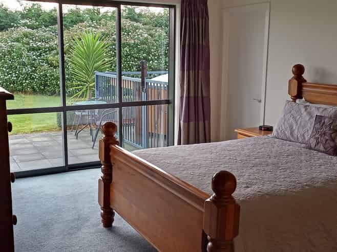 341 Airedale Road, Weston