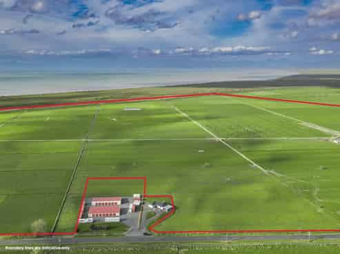 156 Front Miranda Road, Waitakaruru