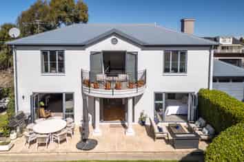 18 Clyde Road, Riccarton