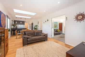 18 Clyde Road, Riccarton