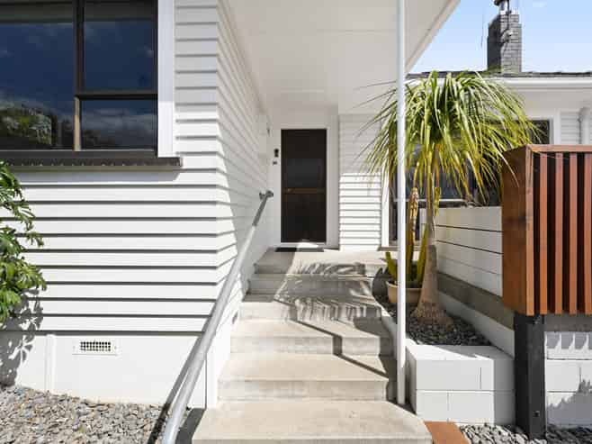 35 Thomson Avenue, Dinsdale