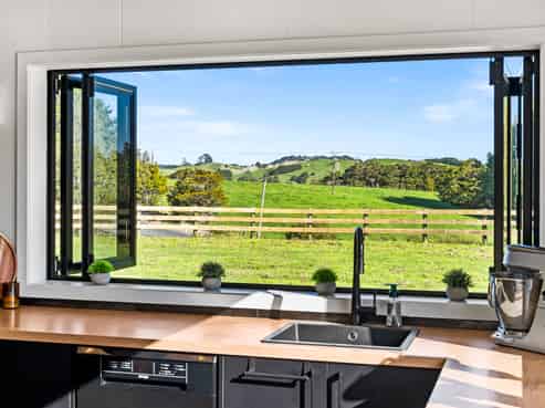 8 Paparoa Road, Mangapai