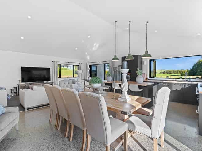 8 Paparoa Road, Mangapai