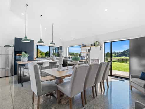 8 Paparoa Road, Mangapai