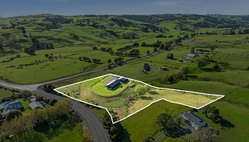 8 Paparoa Road, Mangapai