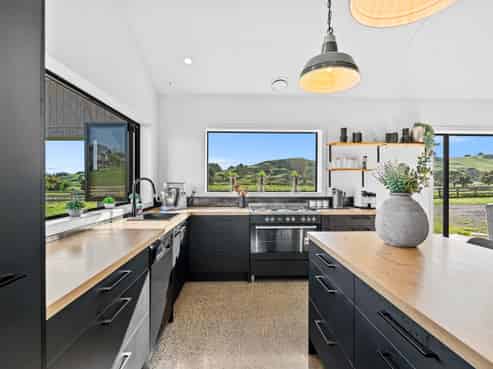 8 Paparoa Road, Mangapai