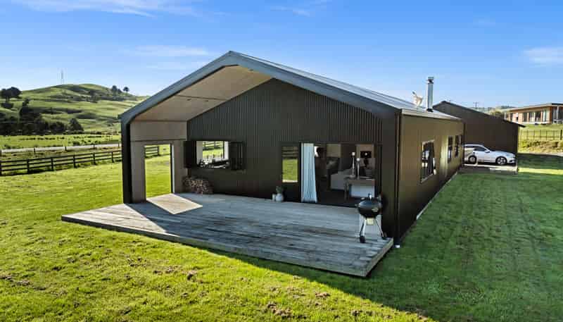 8 Paparoa Road, Mangapai