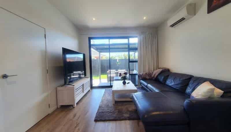 22 Tapuwae Way, Mangere Bridge