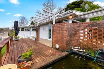 27 Colmar Road, Mellons Bay