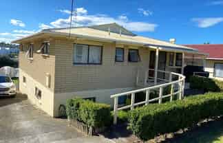 82 Whangaparaoa Road, Red Beach