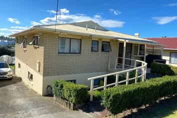 82 Whangaparaoa Road, Red Beach