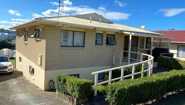 82 Whangaparaoa Road, Red Beach