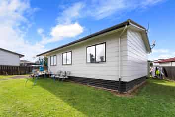 2/114 Finlayson Avenue, Clendon Park