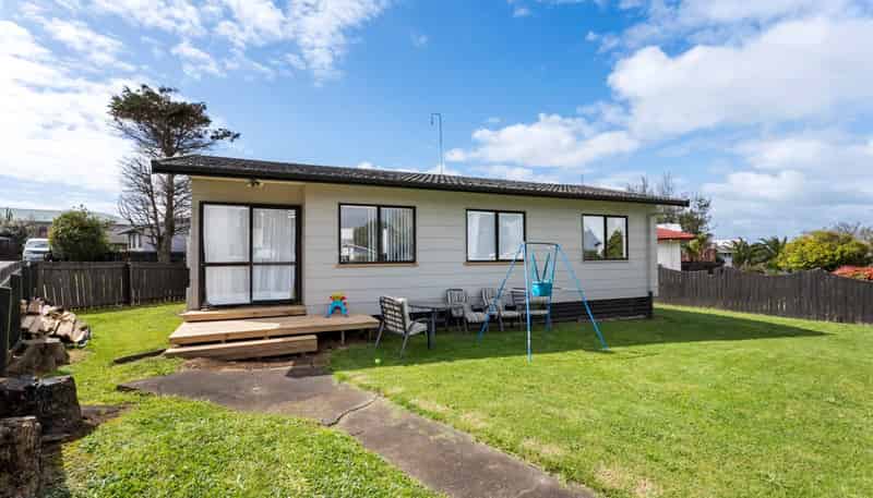 2/114 Finlayson Avenue, Clendon Park