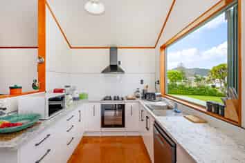 1c Te Kaha Church Road, Te Kaha