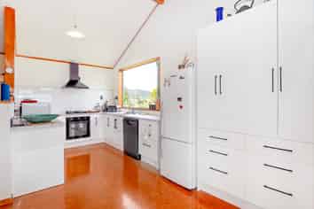 1c Te Kaha Church Road, Te Kaha