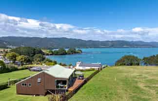 1c Te Kaha Church Road, Te Kaha