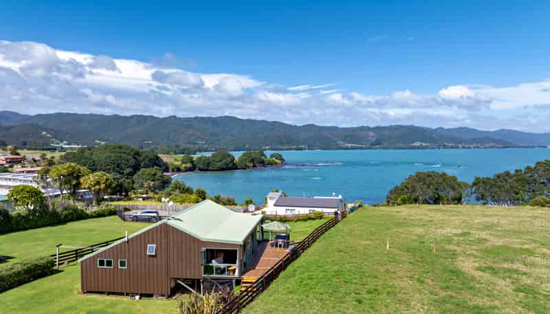 1c Te Kaha Church Road, Te Kaha