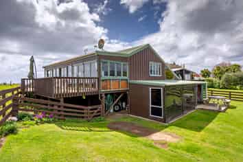 1c Te Kaha Church Road, Te Kaha