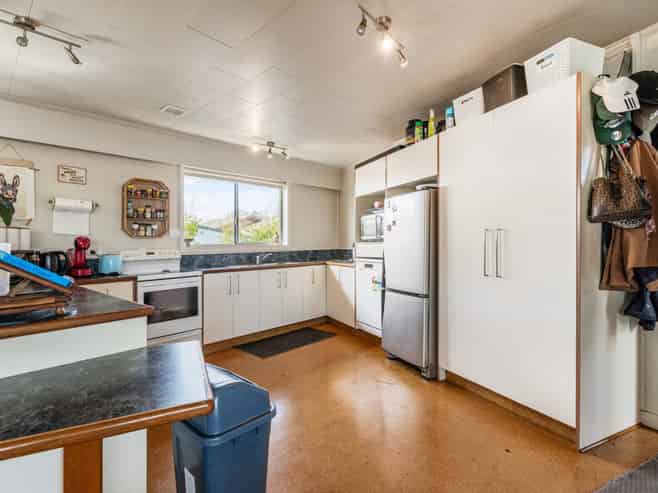 77A Lakings Road, Yelverton