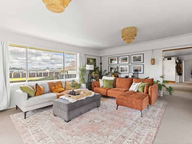 77A Lakings Road, Yelverton
