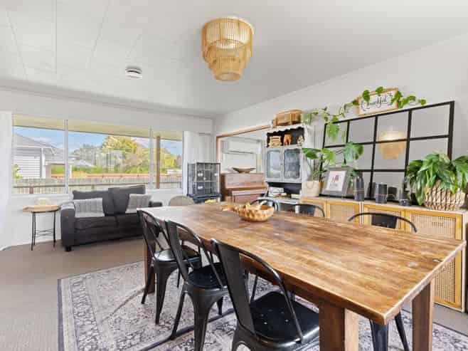 77A Lakings Road, Yelverton