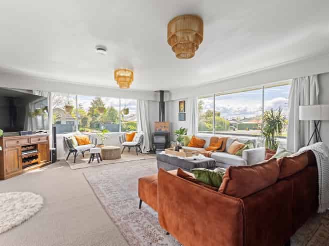 77A Lakings Road, Yelverton