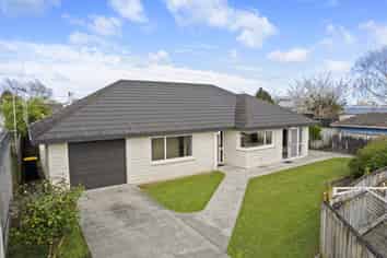 17A Carlisle Street, Levin