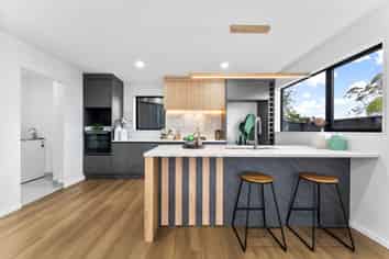 16 Saint Catherine Crescent, West Harbour