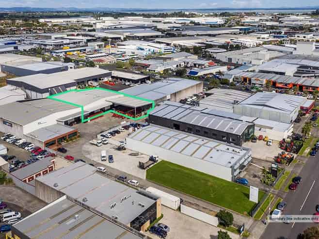 Secure Airport Oaks Industrial Space