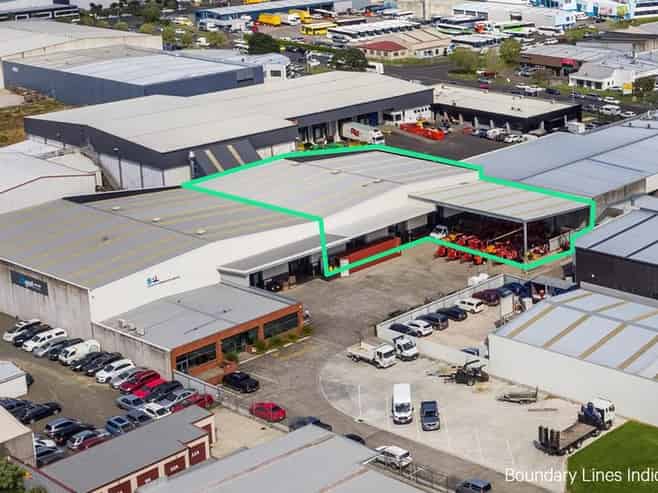 Secure Airport Oaks Industrial Space