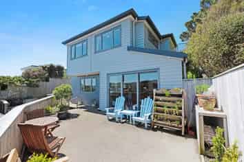 19 Miles Crescent, Newlands