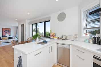 19 Miles Crescent, Newlands