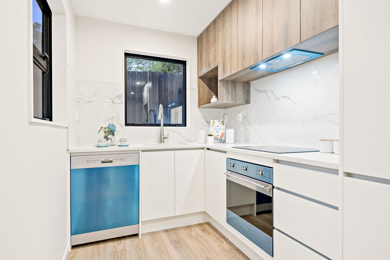 Brand-New Duplex Home with Master Build Guarantee - Więcej