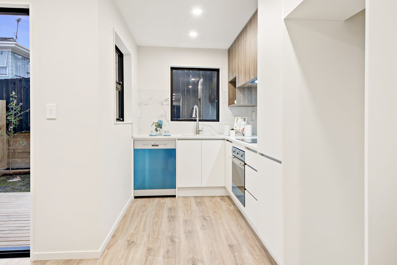 Brand-New Duplex Home with Master Build Guarantee - Widok 6