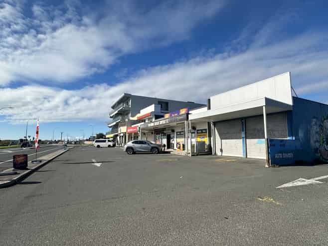 High-profile retail/workshop space - Papamoa Beach