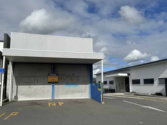 High-profile retail/workshop space - Papamoa Beach