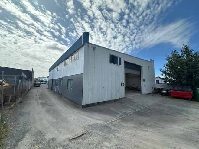 Mount Industrial with Large Rear Yard