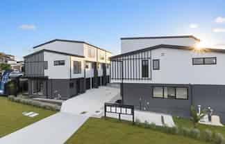 68 Triangle Road, Massey
