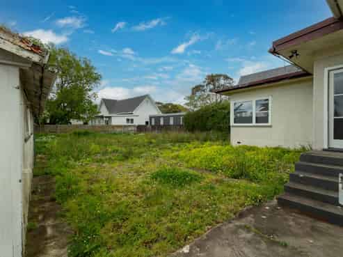 332 Massey Road, Mangere East