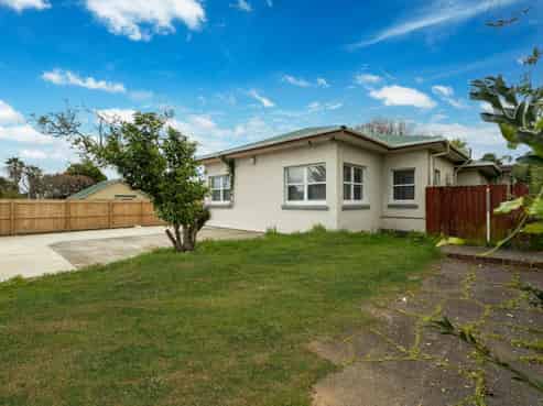 332 Massey Road, Mangere East