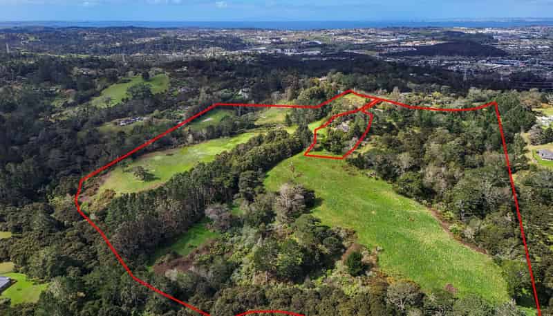 62 Paremoremo Road, Albany