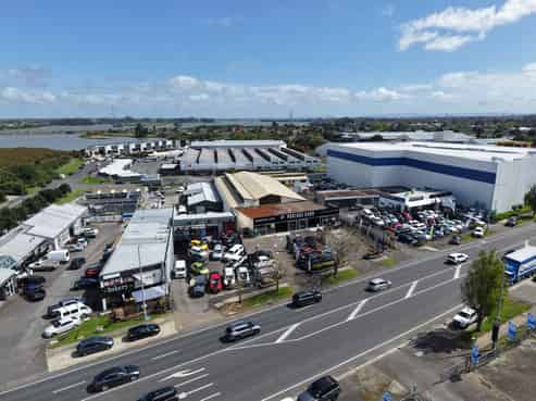 2,090sqm with Huge Profile & Competitive Rental!