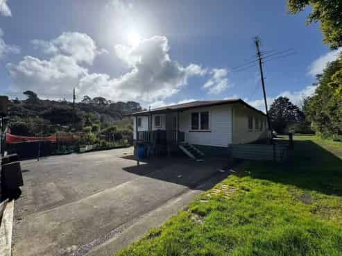 111 Waitakere Road, Waitakere