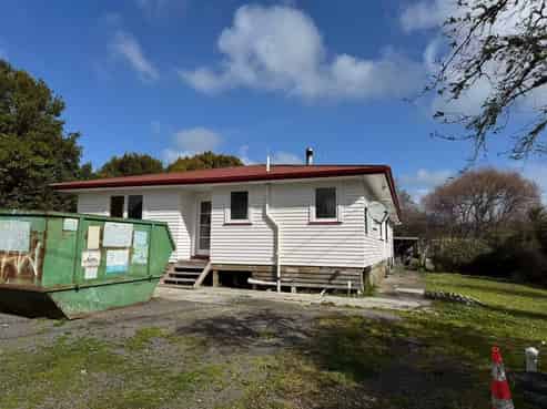 111 Waitakere Road, Waitakere